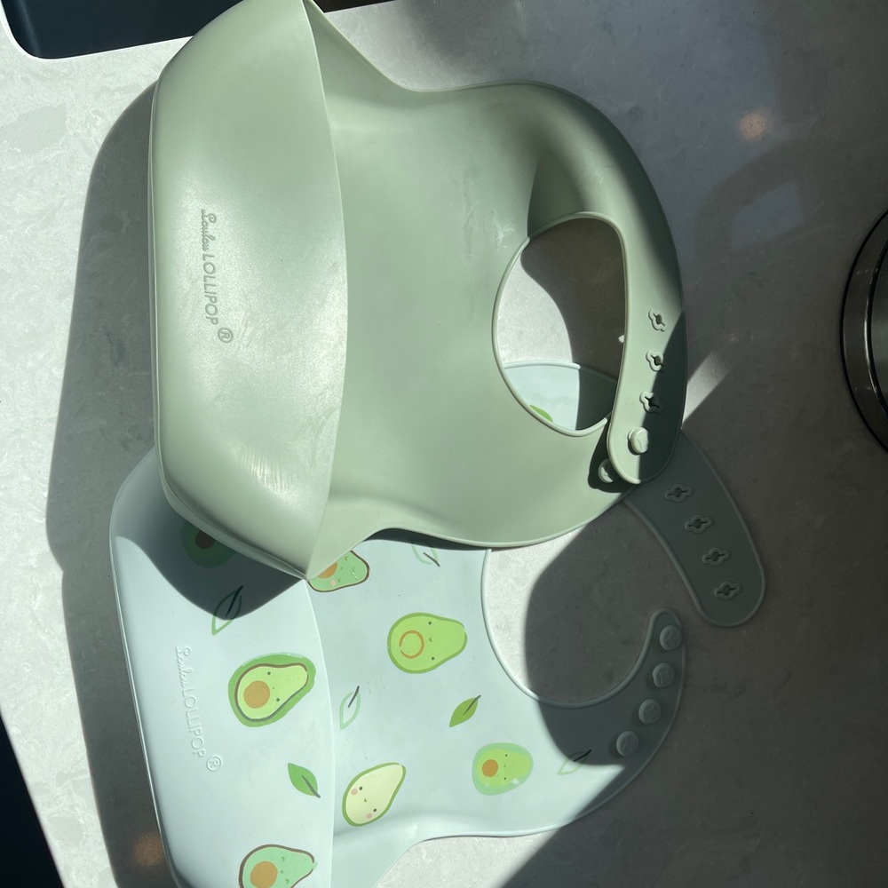 Loulou lollipop silicone bibs